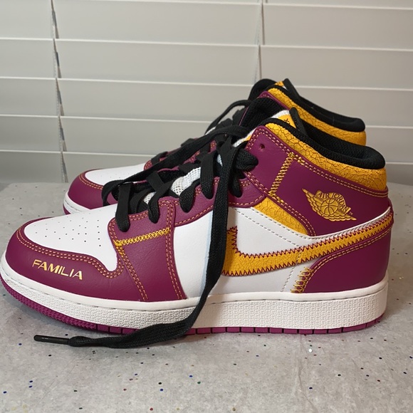 Nike Jordan “para mi familia”special edition boys size 6.5Y like new - Picture 5 of 12